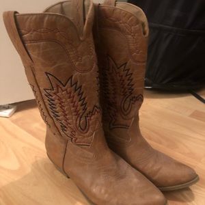 Size 8 gently worn cowboy boots!